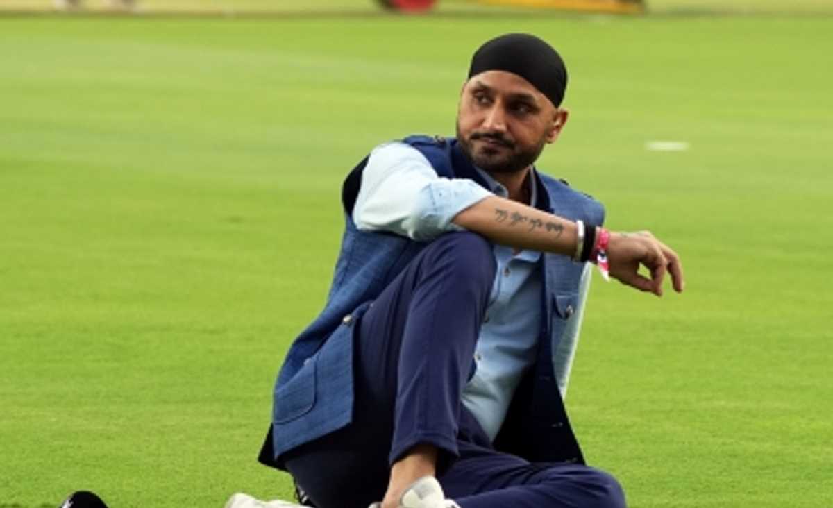 सैम करन जैसे खिलाड़ियों की मौजूदगी से पंजाब किंग्स मजबूत नजर आ रही है : हरभजन सिंह